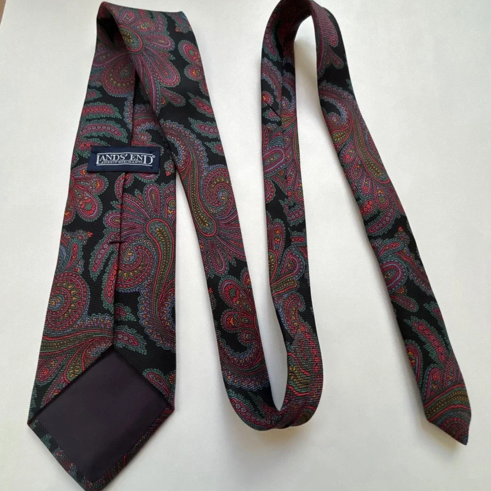 Lands End Paisley Tie Black Red Green Silk USA VTG Classic Preppy Old Money